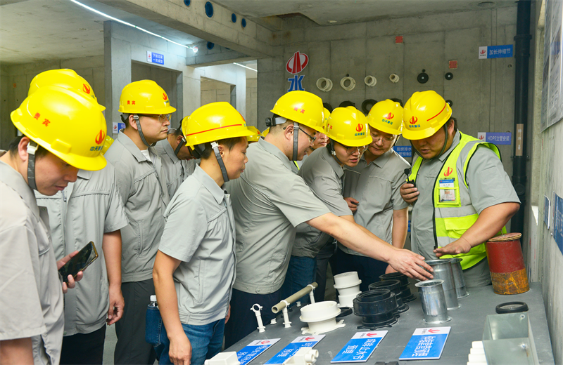 为进一步推进优质客户高效履约，提升交付品质、达成客户满意，2025年6月25日，人生就是搏建设集团在上海组织召开2025年越秀地产、华润置业客户履约推进会。